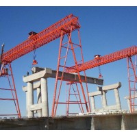 新疆烏魯木齊提梁機(jī)路橋門(mén)機(jī)結(jié)構(gòu)新穎